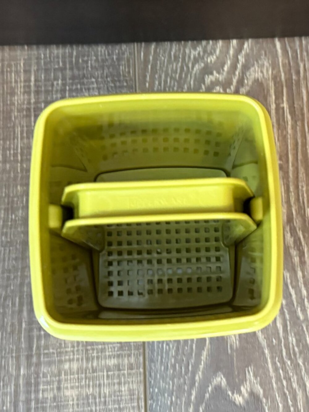 Tupperware Pick-A-Deli Pickle Container - Picture 11 of 16